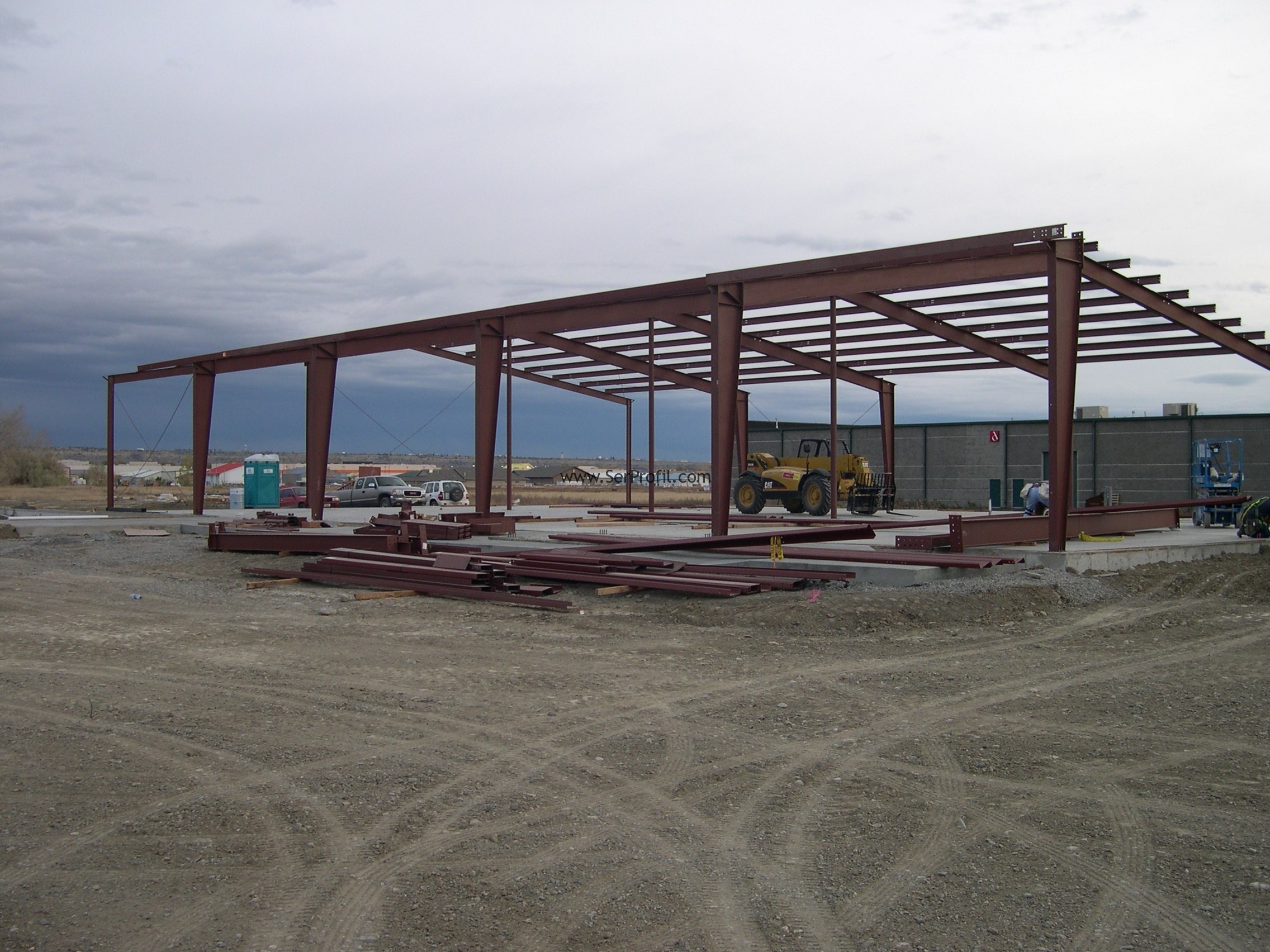 Çelik Konstrüksiyon Depo Fabrika Hangar Çatı Yapım İşçiliği Fiyat