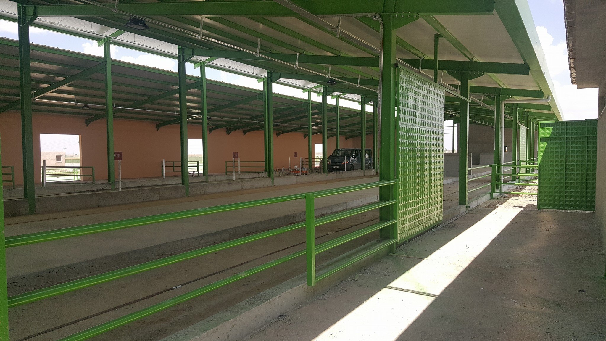 300 Büyükbaşlık Süt Sığırı Ahırı Çiftlik Makine-Ekipman Maliyeti İnşaat Yapım Fiyatları